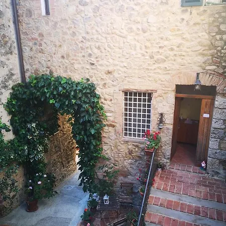 Antico Borgo Di Torri Bed & Breakfast 3*